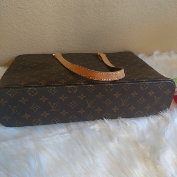 Louis Vuitton Luca Tote - Picture 4 of 8